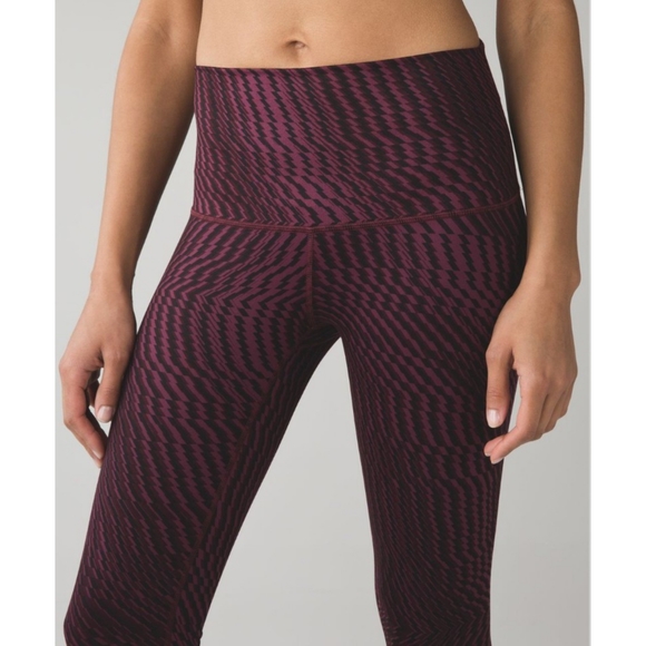 Lululemon Wunder Under Crop - Picture 1 of 12